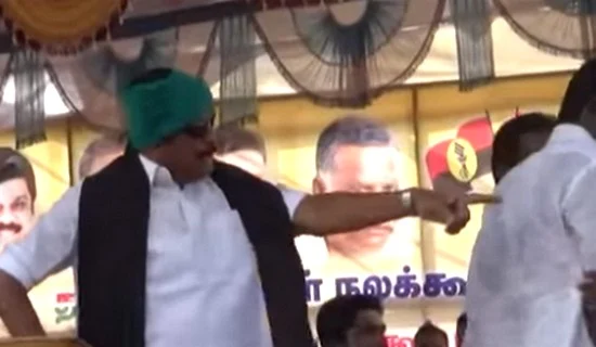 'உங்களால் வெயிலில் 10 நிமிடம் உட்கார முடியாதா?' தொண்டர்களிடம் சிடுசிடுத்த வைகோ!