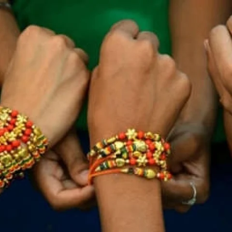 சகோதரத்துவத்தைக் கொண்டாடும் ரக்ஷா பந்தன் #HappyRakshaBandhan