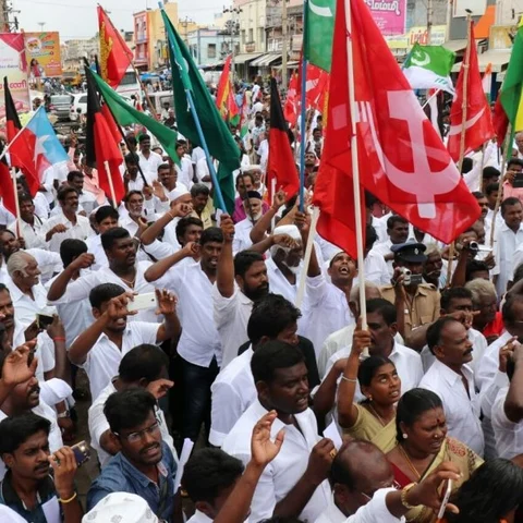 நீட் தேர்வுக்கு எதிராக ராமநாதபுரத்தில் அனைத்துக் கட்சியினர் கண்டன ஆர்ப்பாட்டம்