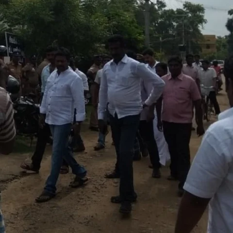 ``பாய்வோம்...பதுங்குவோம்... அது மட்டும் பண்ண மாட்டோம்!" கிறுகிறு கருணாஸ்
