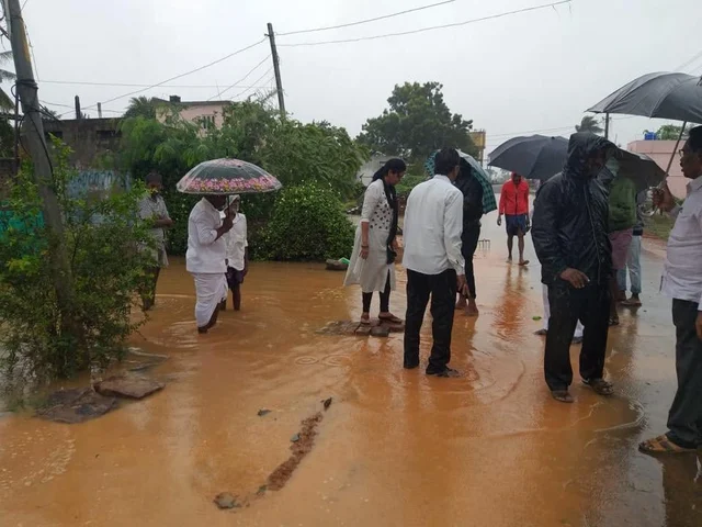 `பெய்ட்டி' புயலுக்கு 7 பேர் பலி; 12,000 ஹெக்டேர் பயிர் சேதம் - உடனடியாக களமிறங்கிய சந்திரபாபு நாயுடு