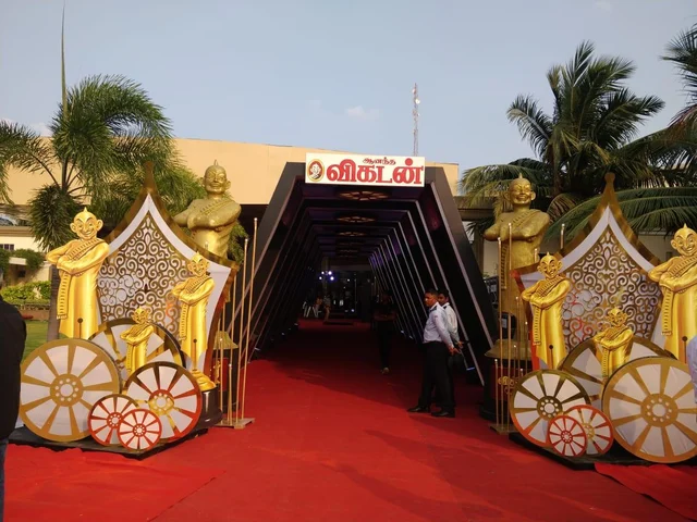 பிரமாண்டமேடையில் ஆனந்த விகடன் சினிமா விருதுகள் நிகழ்ச்சி!