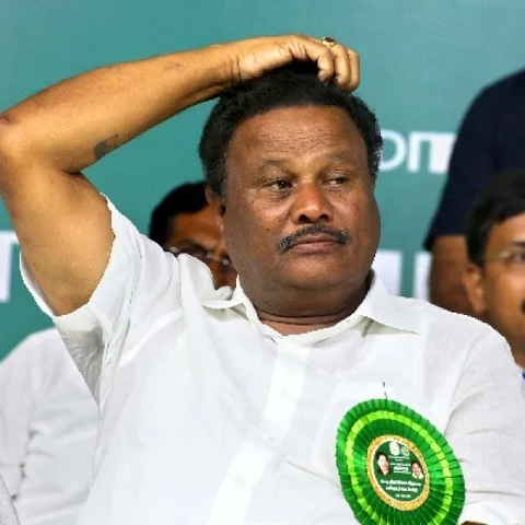 ``வாஜ்பாய் அருமையான பட்ஜெட்டை அறிவித்துள்ளார்” -மேடையில் உளறிய அமைச்சர் திண்டுக்கல் சீனிவாசன்
