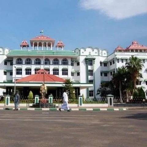 `பாதுகாப்பு இல்லா சுற்றுலாத்தலம், மாற்றுத்திறனாளிகள் சிரமம்’ - சுற்றுலாத்துறை பதிலளிக்க நீதிமன்றம் உத்தரவு