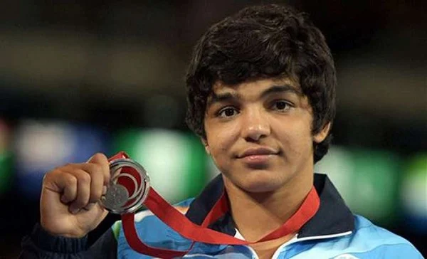 யார் இந்த சாக்ஷி மலிக்? - #RealHeroineSakshiMalik