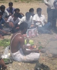 காவிரி கரையில் ராஜபக்சே, சோனியா, சுப்பிரமணிய சுவாமிக்கு திதி! (படங்கள்)