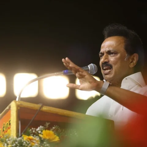 ` தி.மு.க வரலாற்றில் இப்படிப் பணம் கொடுத்ததில்லை!' - 18 தொகுதி நிலவரத்தை விவரிக்கும் உடன்பிறப்புகள்