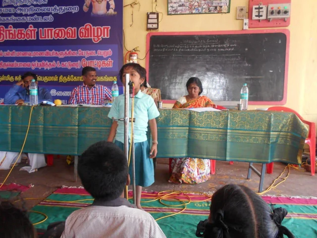 அரசுப் பள்ளி மாணவர்களை ஓரங்கட்டிய தனியார் பள்ளி நடுவர்கள்! - திருப்பாவை விழாவில் சர்சை #Sivaganga