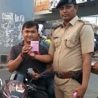 சாலை விதிகளைப் பின்பற்றினால் பெட்ரோல், உணவுக் கூப்பன் இலவசம்!