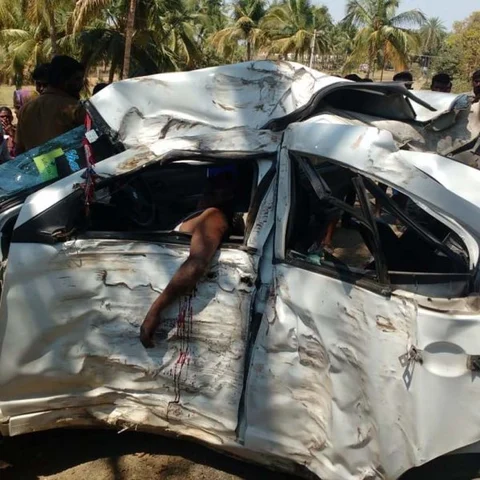 `மது போதையில் கார் ஓட்டியதால் விபரீதம்!’ - சுற்றுலா சென்ற 3 பேர் பலியான பரிதாபம்