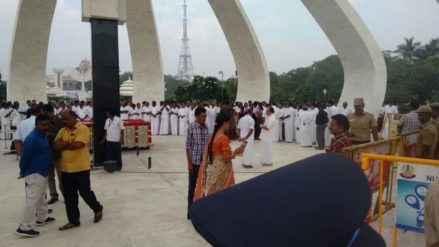 ஆர்.கே நகர் தேர்தல் முடிவுகள்: டி.டி.வி. தினகரன் முன்னிலை #RKNagar