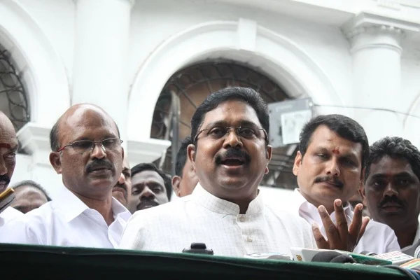 ` 'என்மீது கோபத்தைக் காட்ட இதுதான் காரணம்'- திவாகரனுக்கு எதிராக சீறும் தினகரன்