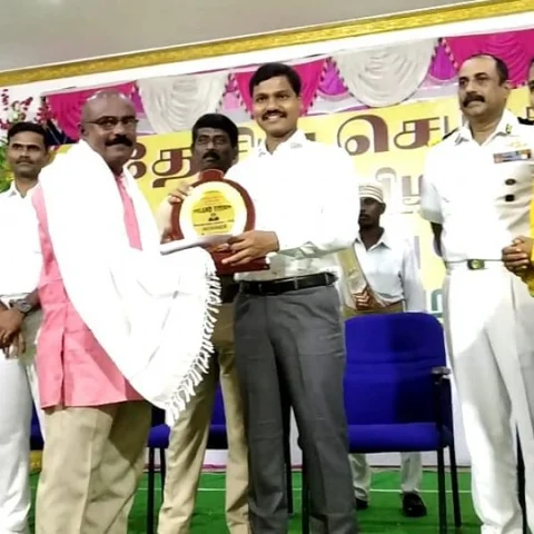 சிறந்த புகைப்படக் கலைஞருக்கு விருது வழங்கிய ஆட்சியர் வீரராகவ ராவ்! #NationalPressDay