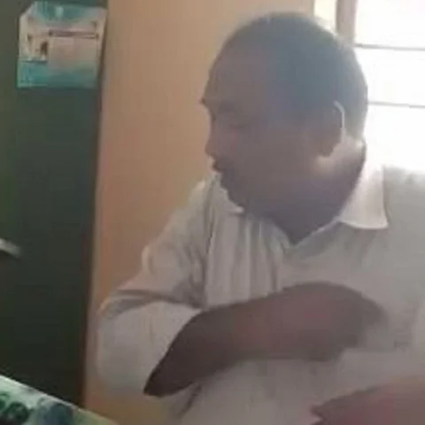 `சான்றிதழ் கொடுக்க ரூ.200 லஞ்சம்' - வீடியோவால் சுகாதார ஆய்வாளர் சஸ்பெண்ட்!
