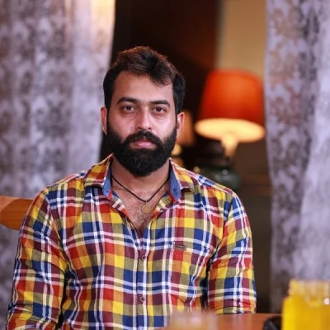 ``சேது அண்ணன்கிட்ட முத்தம் கேட்க தயக்கமா இருந்தது..!’’ - லிங்கா