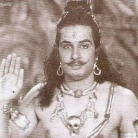 “ரத்தத்தை விற்காதீர்கள்... என் படம் பார்க்க நான் பணம் அனுப்புகிறேன்!” - ஒப்பனையும் ஒரிஜினலும்! எம்.ஜி.ஆர் 100 #MGR100 புதிய தொடர்