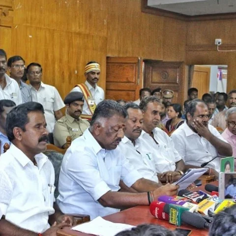 கஜா புயல் பாதித்த மாவட்டங்கள் பேரிடர் பகுதிகளா? - துணை முதல்வர் பதில்