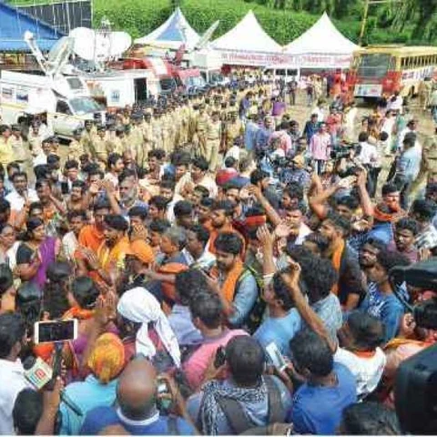 சபரிமலை சந்நிதானம் செல்ல முயன்ற பெண்களை பின்தொடரும் பிரச்னைகள்!