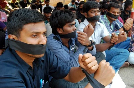 கோவையில் தீவிரமடைகிறது போராட்டம் பள்ளி, கல்லூரி மாணவர்கள் கைது! ( படங்கள் )