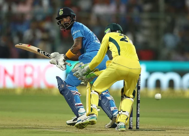 `கடைசி 6 ஓவர்களில் 91 ரன்கள்; கோலி - தோனி கிளாசிக் பாட்னர்ஷிப்!’ - ஆஸி-க்கு 191 ரன்கள் இலக்கு #INDvAUS