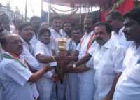 சீட்டுக்காக காங்கிரஸார் போட்டி போட்டு ஜோதி பயணம்