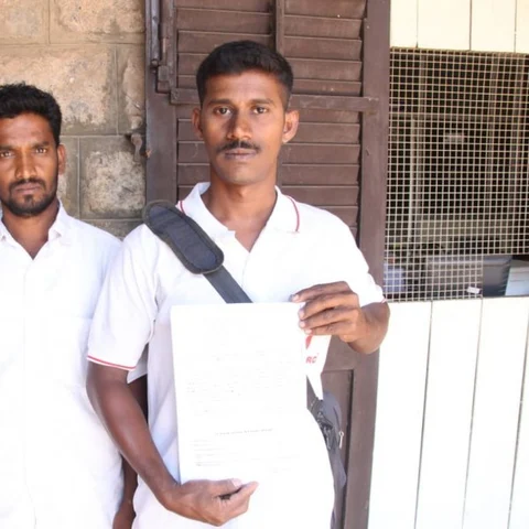 `எனது குழந்தைகளுக்கு சாதி, மதம் வேண்டாம்!’ - சான்றிதழ் கேட்டு மதுரை ஆட்சியரிடம் மனு