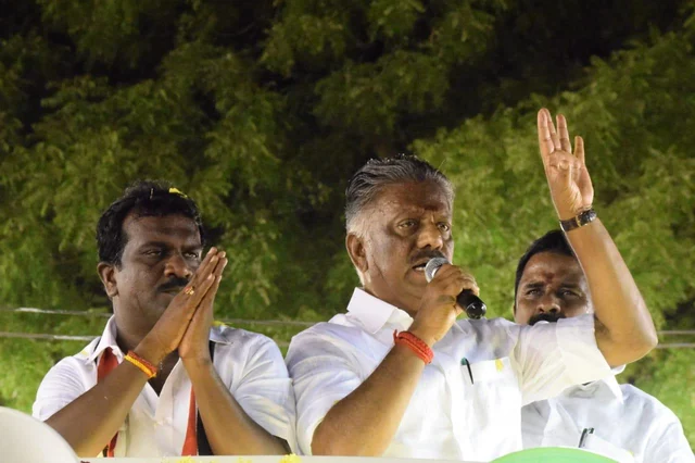ஓ.பி.எஸ்ஸை டென்ஷனாக்கிய கேள்வி! - பிரசாரத்துக்கு பாதியிலேயே குட்பை