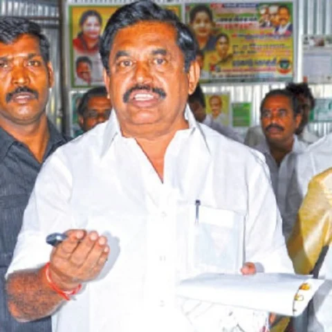 முதல்ல ஹெலிகாப்டர்... இப்போ ரயில்... - 10 நாள்களுக்குப் பிறகு நாகை செல்லும் முதல்வர்
