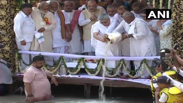 முன்னாள் பிரதமர் வாஜ்பாய் அஸ்தி கங்கை நதியில் கரைப்பு!