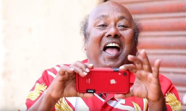 "நானும் கவிஞன், எழுத்தாளந்தான்... ஒரு சிறுகதையை முடிக்க நைட்டெல்லாம் அழுதேன்!" - 'லொள்ளு சபா' மனோகர்