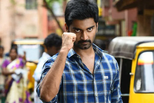 அதர்வாவின் `100' பட ரிலீஸுக்கானத் தடையை நீக்கிய நீதிமன்றம்! - நாளை வெளியாகிறது
