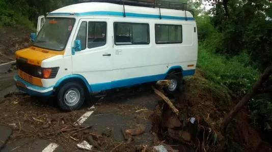 திண்டுக்கல்-கொடைக்கானல் சாலையில் நிலச்சரிவு: போக்குவரத்து பாதிப்பு!