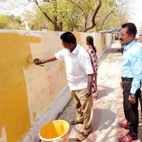 அழிக்கப்படாத அரசியல் கட்சிகளின் சுவர் விளம்பரங்கள்! - களத்தில் இறங்கிய கரூர் கலெக்டர்