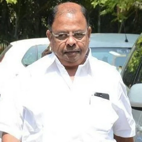 `சொத்தில் பங்கு தரலைனா எம்.பி-யின் அப்பா பெயரை வெளியிடுவேன்' - வெற்றிவேல் அதிரடி!
