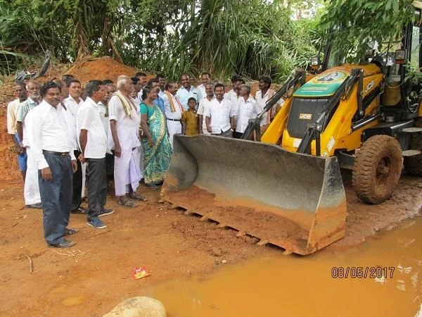 சொந்த நிதியில் கால்வாய்களைத் தூர்வாரும் வசந்தகுமார் எம்.எல்.ஏ!