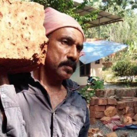 14 புத்தகம், 250 சிறுகதைகள் மொழிபெயர்ப்பு - கட்டுமானத் தொழிலாளி சஃபியின் படைப்பு!