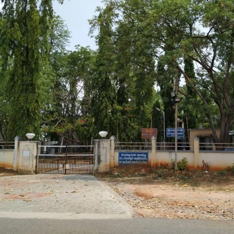 `வாக்குப்பெட்டி கட்டடத்தில் விழுந்தது இடி; கேமராக்கள் அவுட்!- பரபர கிருஷ்ணகிரி