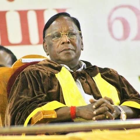 சாக்கடையில் இறங்கி சுத்தம்செய்தது ஏன்? - முதல்வர் நாராயணசாமி புது விளக்கம்