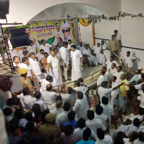 ‘மூத்த உறுப்பினர்களுக்கு முக்கியத்துவம் இல்லை’- அதிமுக செயல்வீரர்கள் கூட்டத்தில் சலசலப்பு