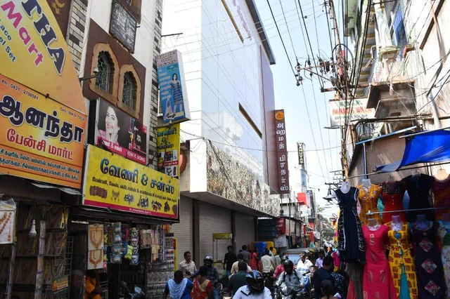 திருச்சியில் பிரபல ஜவுளிக்கடைகளில் தொடரும் ஐ.டி ரெய்டு!