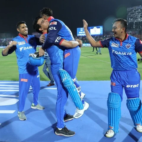 ``கங்குலி என்னை தூக்கிக் கொண்டாடிய அந்தத் தருணம்..!” நெகிழ்ச்சியுடன் விவரிக்கும் பன்ட்