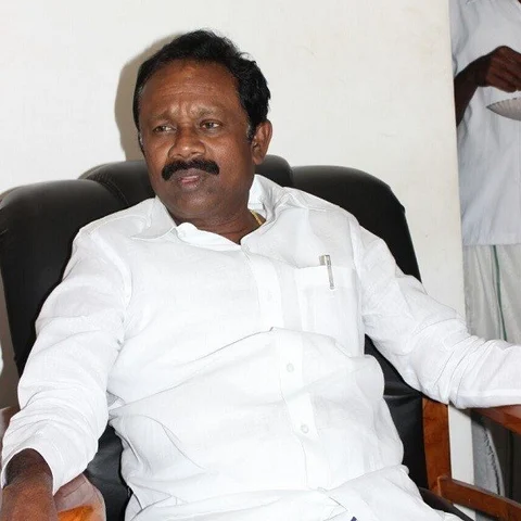 "கல்வி உதவித் தொகையை 'கட்' செய்வதுதான் அம்மா அரசா?" - கொதித்தெழும் செ.கு.தமிழரசன்
