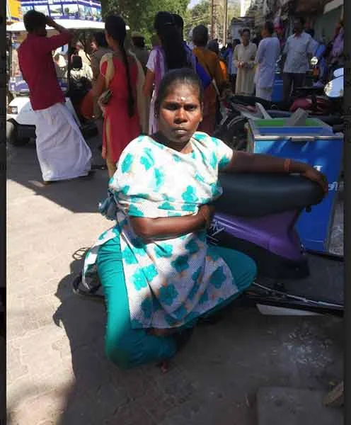 ``எங்க வாழ்க்கையிலயே இதுதான் முதல்முறை!" - மதுரை மீனாட்சி அம்மன் கோயிலுக்கு வந்த மாற்றுத்திறனாளிகள் நெகிழ்ச்சி