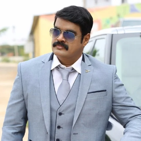கூகுள் க்ளாஸுடன் கலக்கும் 'மக்கள் தளபதி'! ‘வைகை எக்ஸ்பிரஸ்’ படம் எப்படி?