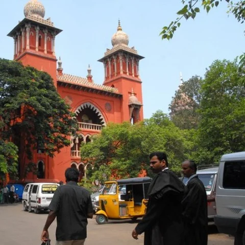 மதுரை சித்திரை திருவிழாவிற்காகத் தேர்தல் தேதி மாற்றப்படாது - உயர்நீதிமன்றம்!