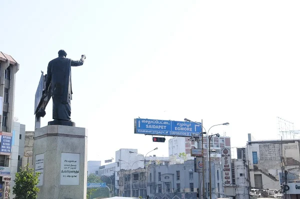 சிலைக்கு மாடலாக அமர்ந்த அண்ணா! - பிடிவாதமாகச் சாதித்த எம்.ஜி.ஆர் #50yearsofAnnaStatue