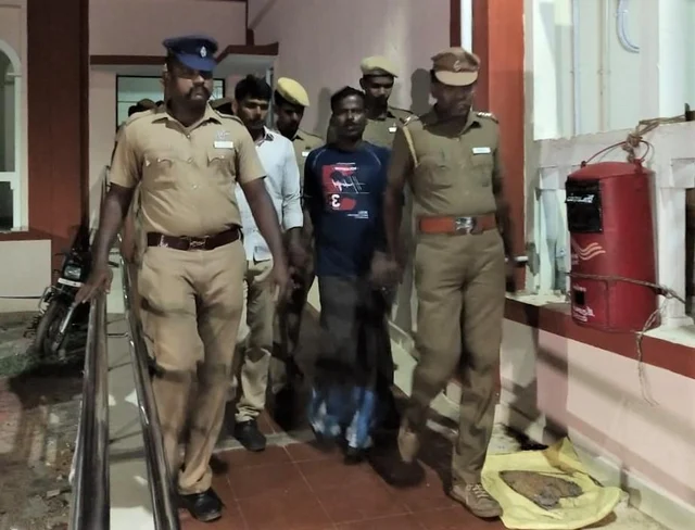 பொன்னமராவதி விவகாரம் - சிங்கப்பூரிலிருந்து வீடியோ வெளியிட்டவர் உட்பட 2 பேர் கைது!