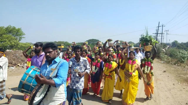 அமெரிக்காவில் சிகிச்சை முடித்து திரும்பிய விஜயகாந்த் - திருச்சியில் பால்குடம் எடுத்த தே.மு.தி.க தொண்டர்கள்