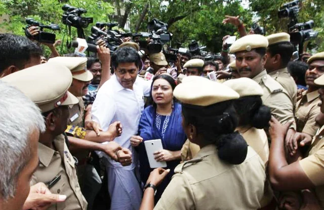 'என் மனைவி தீபா உயிர் பற்றி தமிழக அரசுக்கு அக்கறையில்லையா?' - கொதிகொதிக்கும் மாதவன் #VikatanExclusive