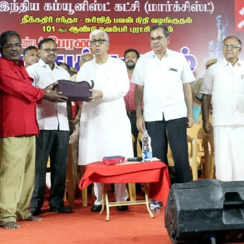 ஒட்டுமொத்த தேசமும் அபாயகரமான சூழலில் சிக்கியுள்ளது - மாணிக் சர்க்கார் வேதனை!